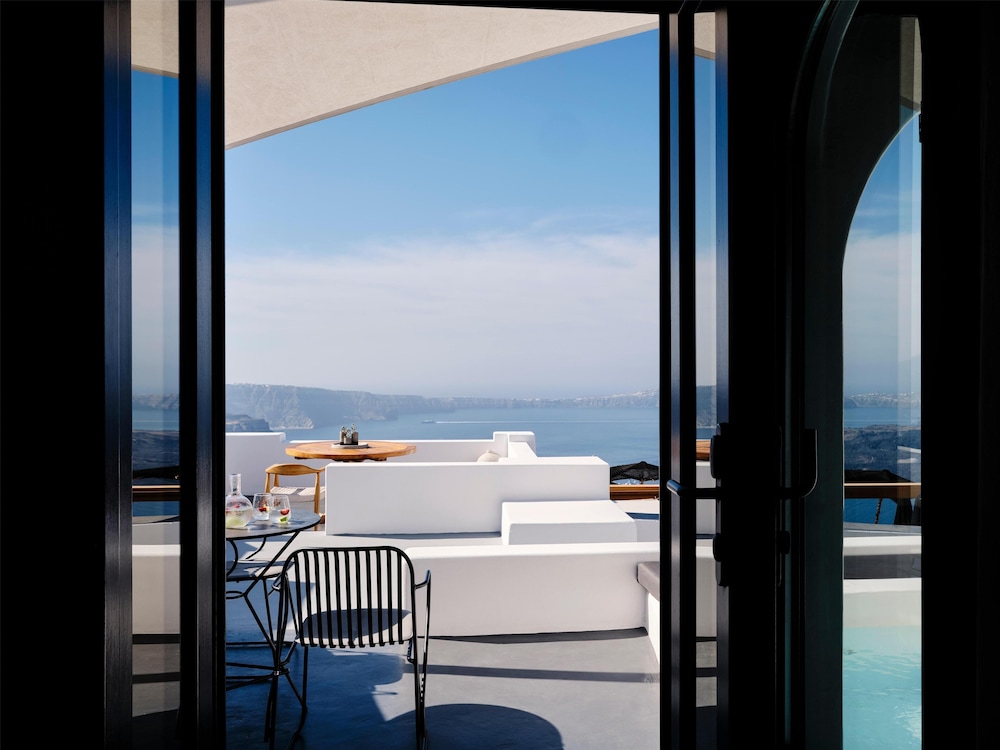 Stella Rocca A Mare — Hotel rooms in Imerovigli, South Aegean