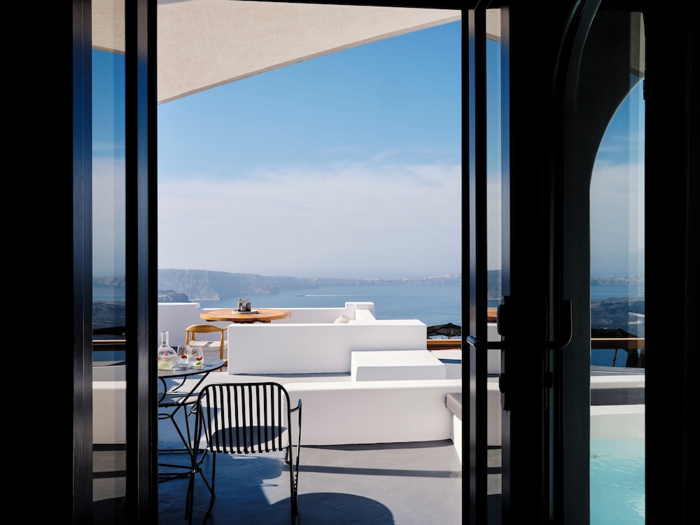 Stella Rocca A Mare — Hotel rooms in Imerovigli, South Aegean