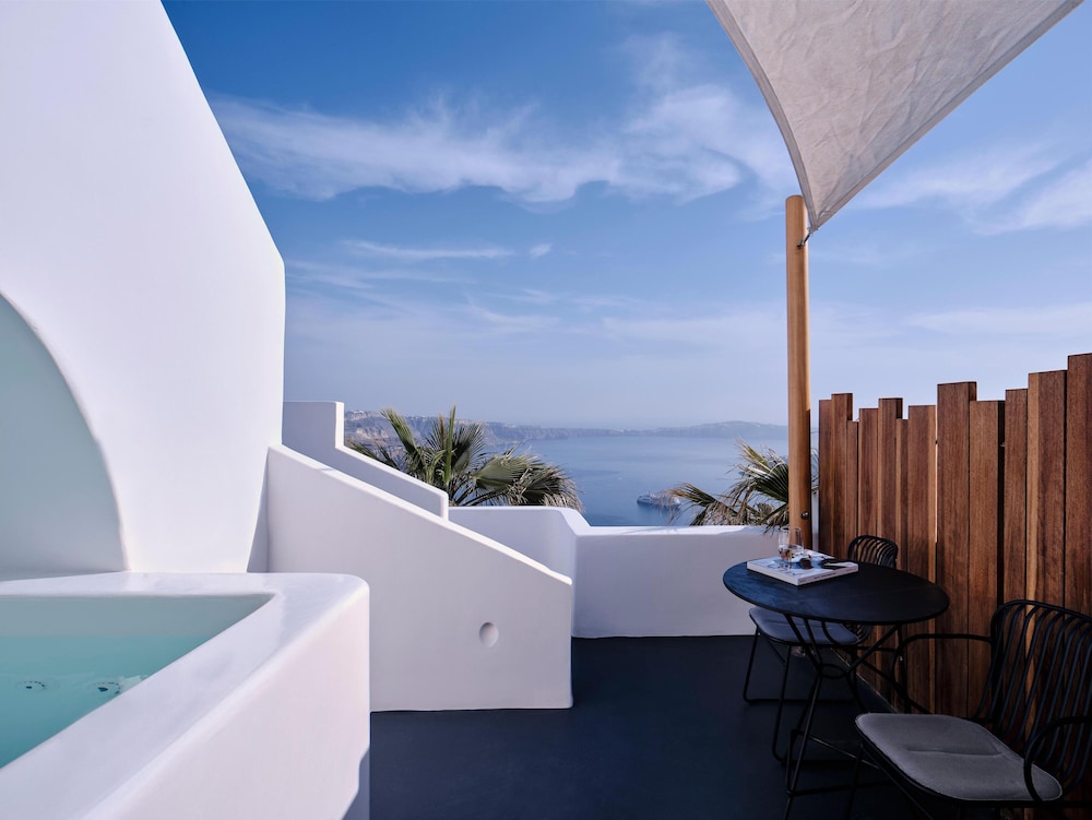 Stella Rocca A Mare — Hotel building in Imerovigli, South Aegean