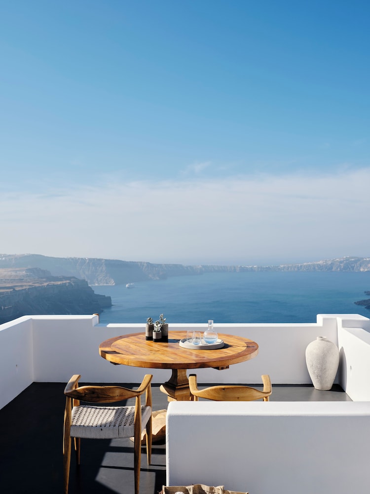 Stella Rocca A Mare — Restaurant & bars in Imerovigli, South Aegean