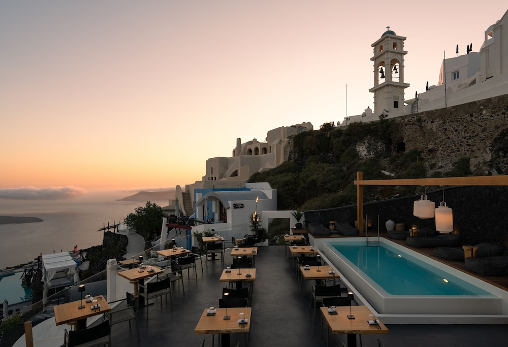Stella Rocca A Mare — Restaurant & bars in Imerovigli, South Aegean