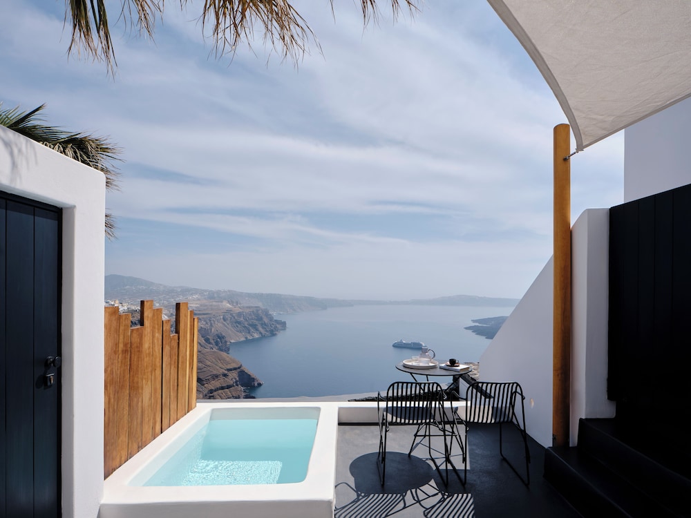 Stella Rocca A Mare — Hotel rooms in Imerovigli, South Aegean