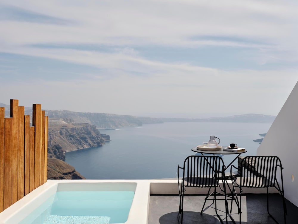 Stella Rocca A Mare — Hotel rooms in Imerovigli, South Aegean