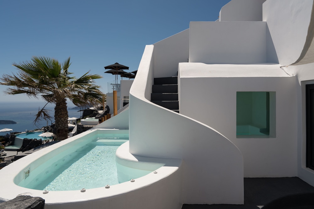 Stella Rocca A Mare — Hotel building in Imerovigli, South Aegean