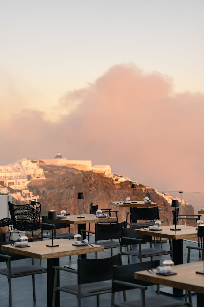 Stella Rocca A Mare — Restaurant & bars in Imerovigli, South Aegean