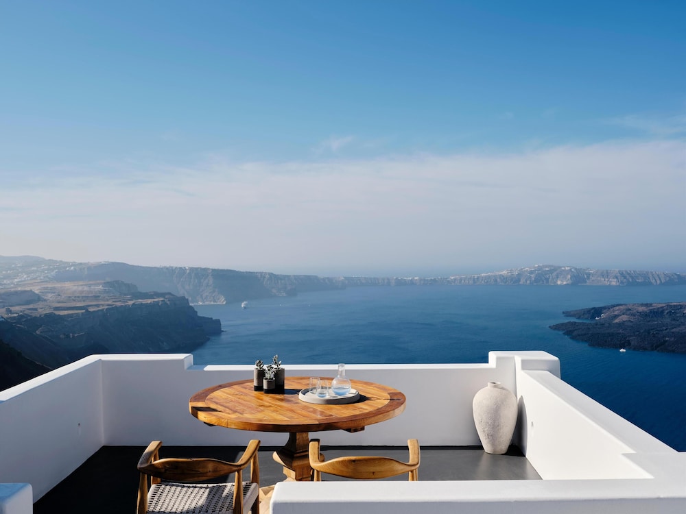 Stella Rocca A Mare — Restaurant & bars in Imerovigli, South Aegean