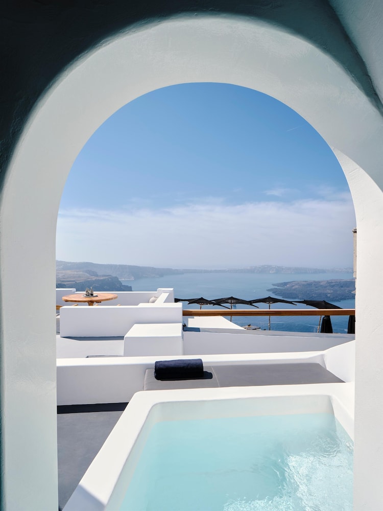 Stella Rocca A Mare — Hotel building in Imerovigli, South Aegean