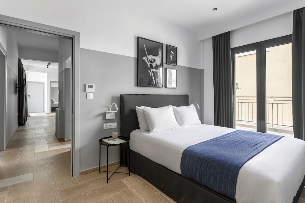 Play Theatrou, a member of Brown Hotels — Hotel rooms in Athens, Attica