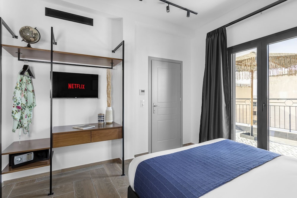 Play Theatrou, a member of Brown Hotels — Hotel rooms in Athens, Attica