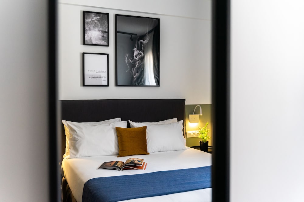 Play Theatrou, a member of Brown Hotels — Hotel rooms in Athens, Attica