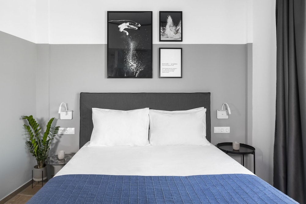 Play Theatrou, a member of Brown Hotels — Hotel rooms in Athens, Attica