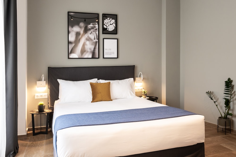 Play Theatrou, a member of Brown Hotels — Hotel rooms in Athens, Attica
