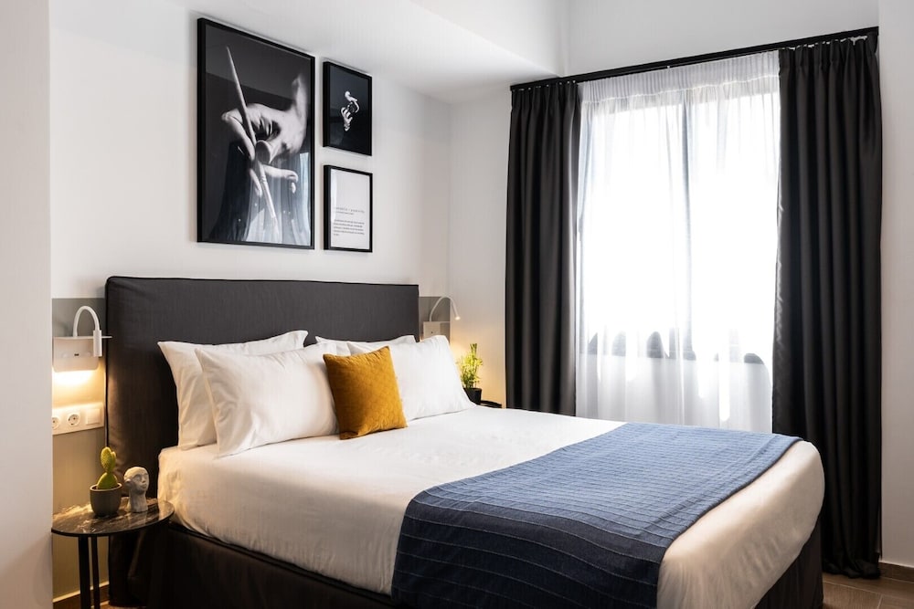 Play Theatrou, a member of Brown Hotels — Hotel rooms in Athens, Attica