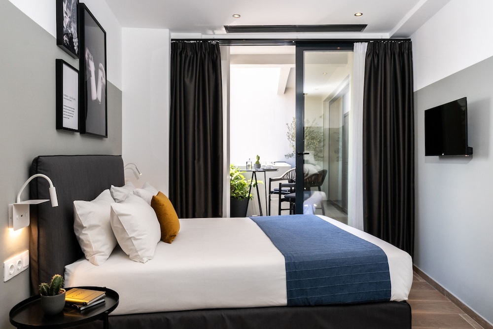 Play Theatrou, a member of Brown Hotels — Hotel rooms in Athens, Attica
