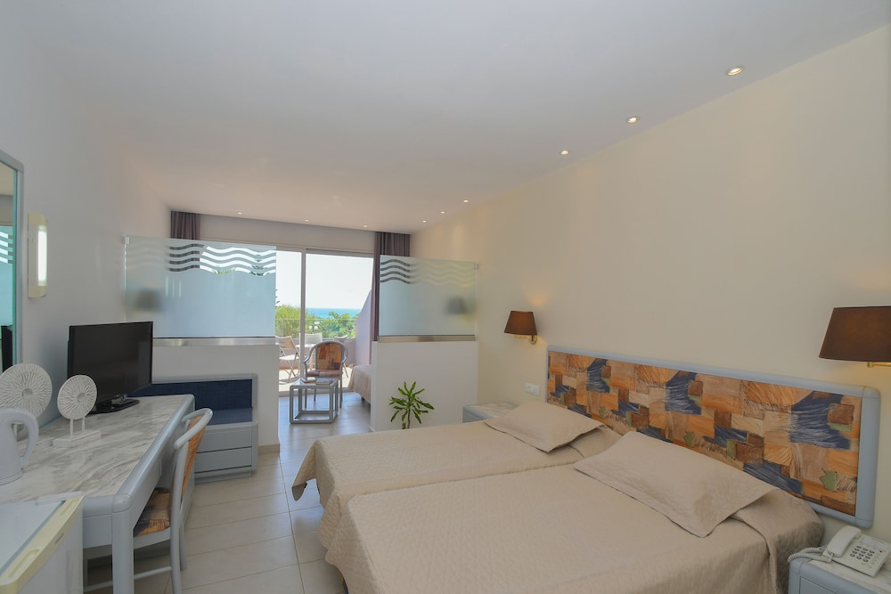 Olympos Beach — Hotel rooms in Faliraki, South Aegean