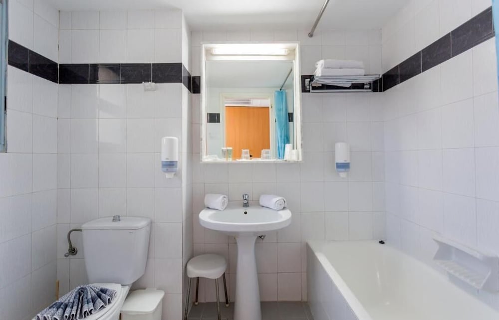 Olympos Beach — Hotel rooms in Faliraki, South Aegean