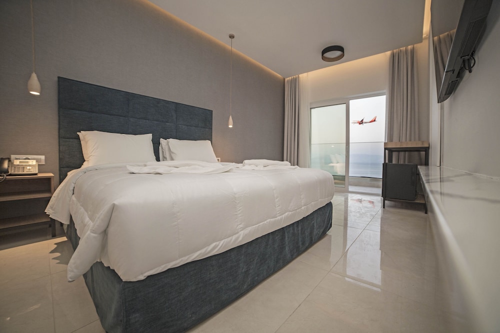 Ray Hotel Corfu — Hotel rooms in Perama (Corfu), Ionian Islands