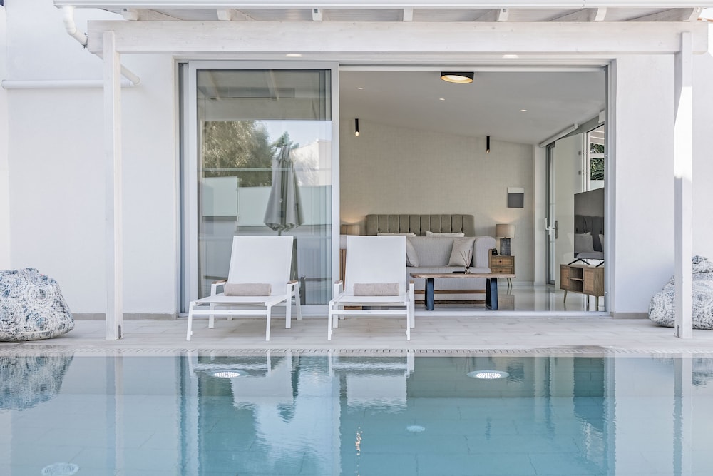 Ray Hotel Corfu — Swimming pool in Perama (Corfu), Ionian Islands