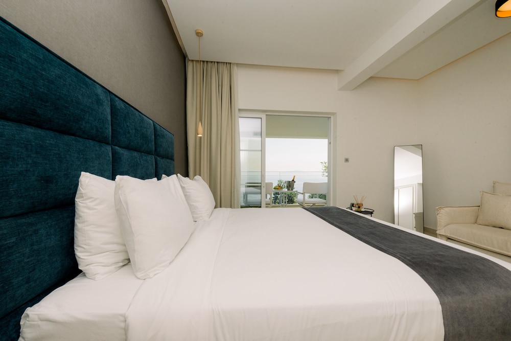 Ray Hotel Corfu — Hotel rooms in Perama (Corfu), Ionian Islands