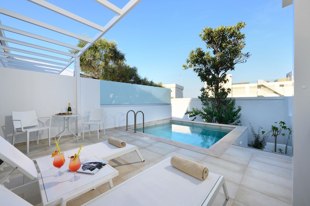 Ray Hotel Corfu — Swimming pool in Perama (Corfu), Ionian Islands