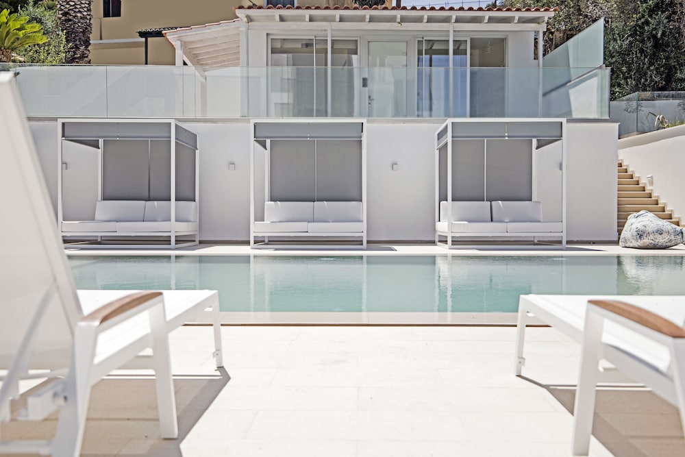 Ray Hotel Corfu — Swimming pool in Perama (Corfu), Ionian Islands