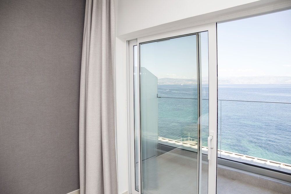 Ray Hotel Corfu — Hotel rooms in Perama (Corfu), Ionian Islands
