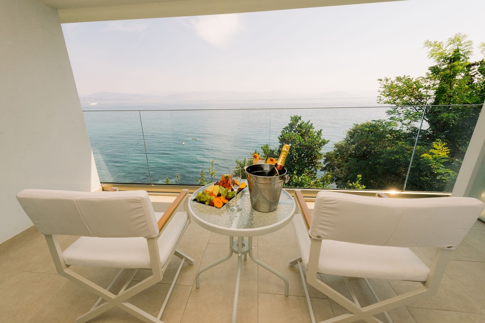 Ray Hotel Corfu — Hotel rooms in Perama (Corfu), Ionian Islands