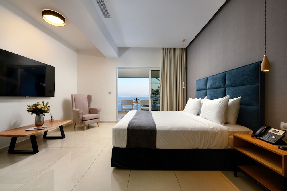 Ray Hotel Corfu — Hotel rooms in Perama (Corfu), Ionian Islands