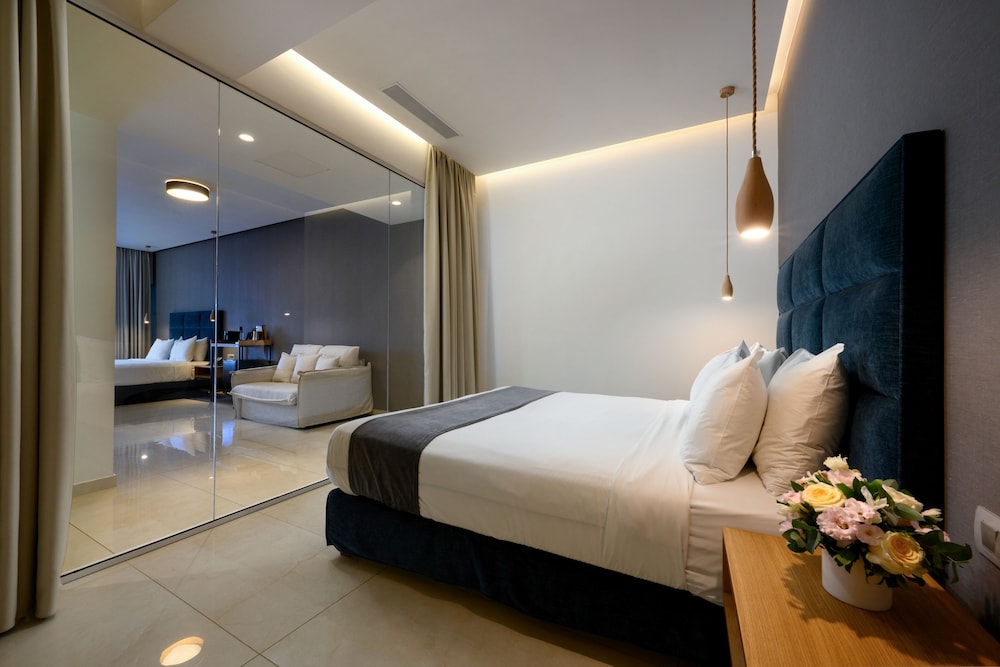 Ray Hotel Corfu — Hotel rooms in Perama (Corfu), Ionian Islands