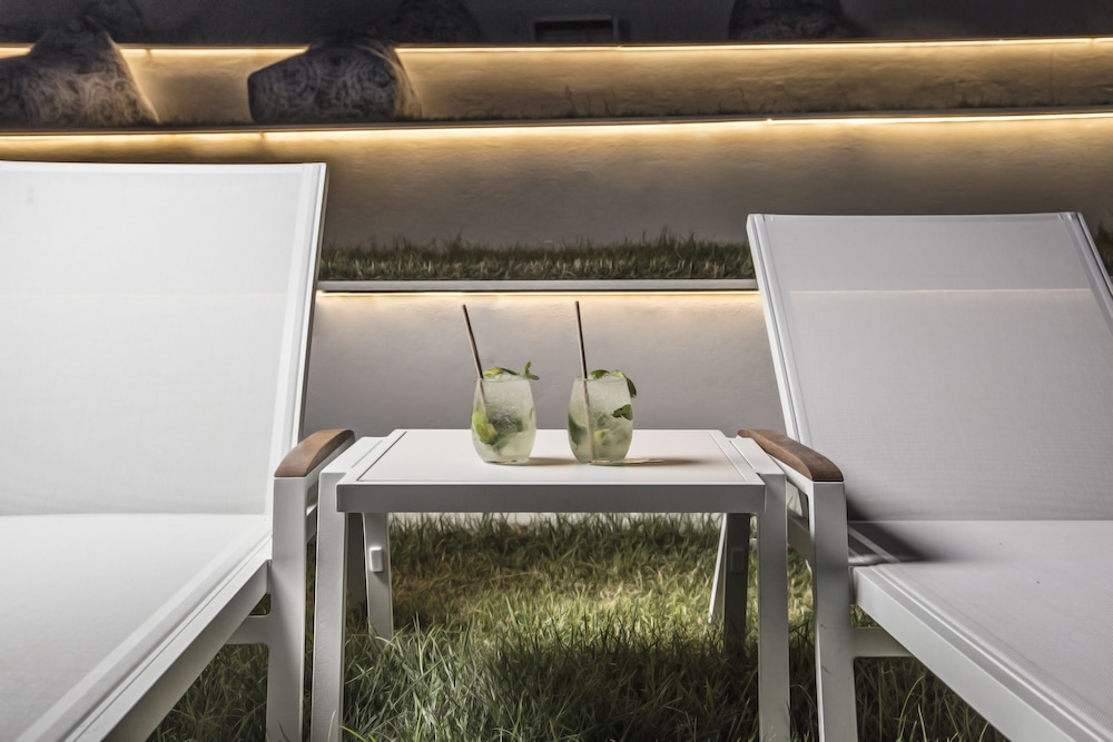 Ray Hotel Corfu — Restaurant & bars in Perama (Corfu), Ionian Islands