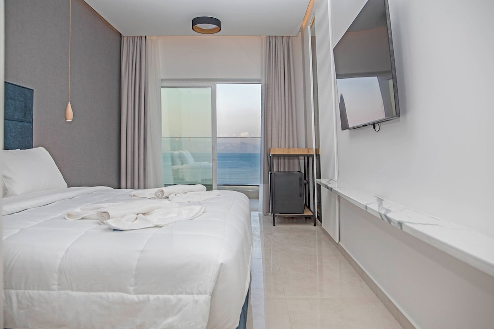 Ray Hotel Corfu — Hotel rooms in Perama (Corfu), Ionian Islands