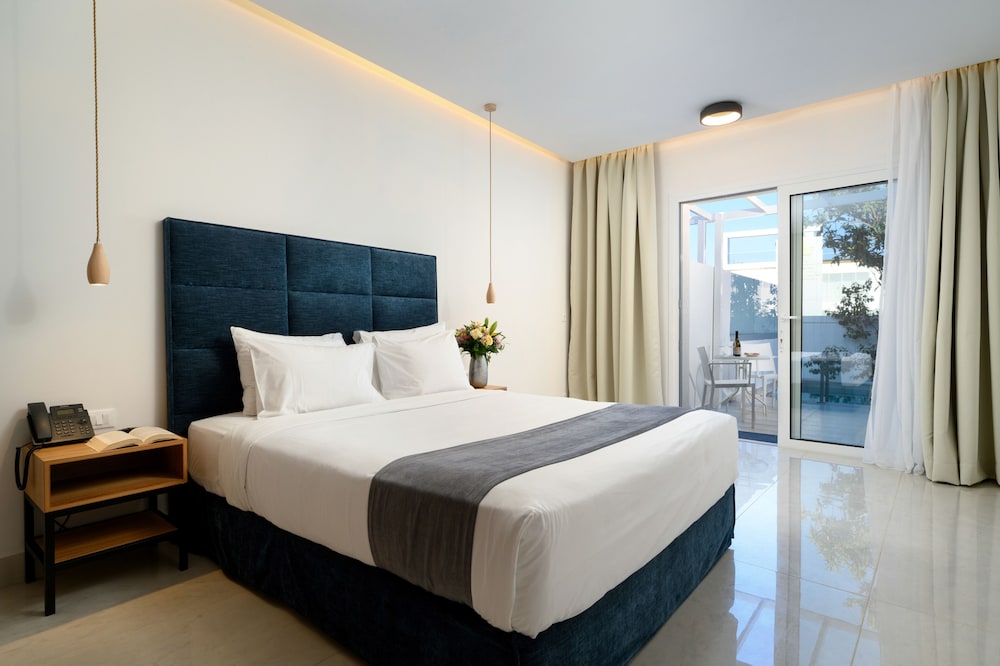 Ray Hotel Corfu — Hotel rooms in Perama (Corfu), Ionian Islands