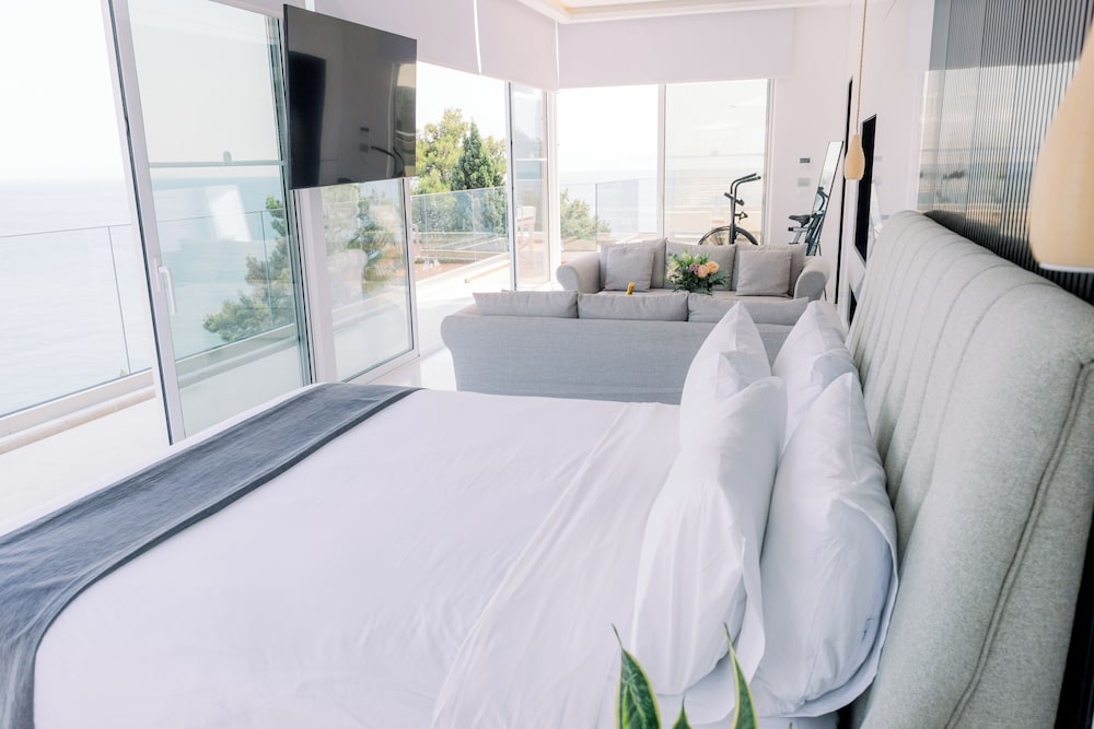 Ray Hotel Corfu — Hotel rooms in Perama (Corfu), Ionian Islands