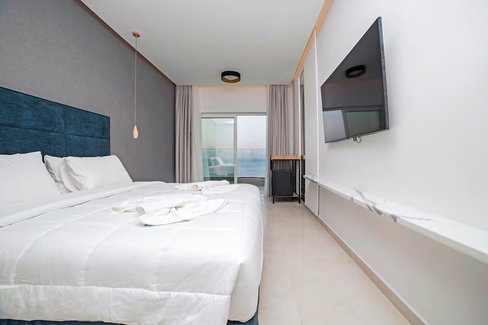 Ray Hotel Corfu — Hotel rooms in Perama (Corfu), Ionian Islands