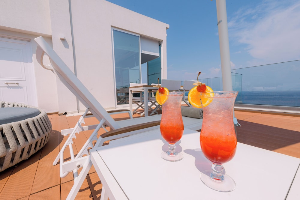 Ray Hotel Corfu — Hotel building in Perama (Corfu), Ionian Islands