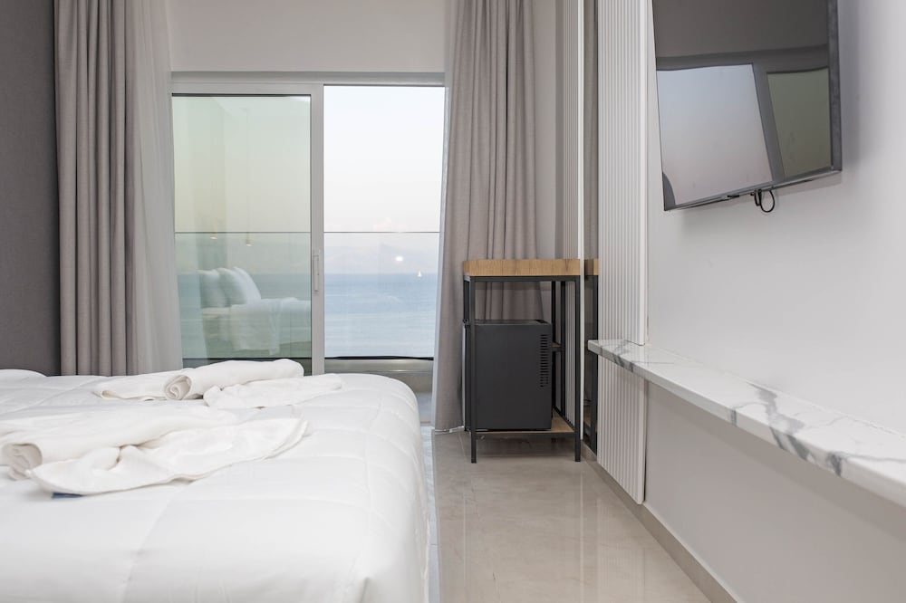 Ray Hotel Corfu — Hotel rooms in Perama (Corfu), Ionian Islands