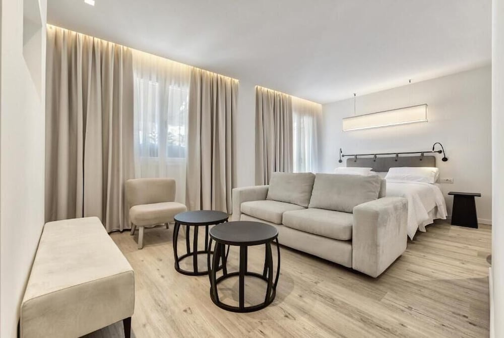 Bitzaro Boutique Hotel — Hotel rooms in Zante Town, Ionian Islands