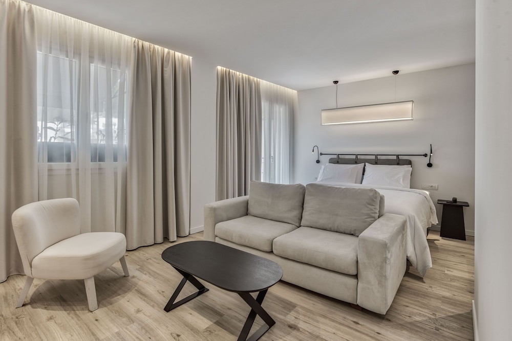 Bitzaro Boutique Hotel — Hotel rooms in Zante Town, Ionian Islands