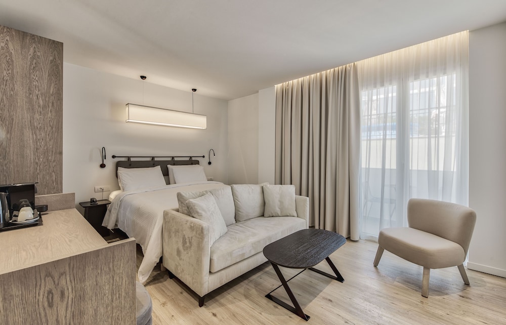 Bitzaro Boutique Hotel — Hotel rooms in Zante Town, Ionian Islands