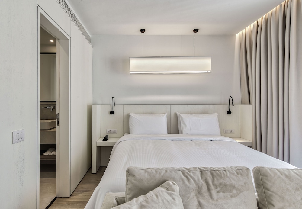 Bitzaro Boutique Hotel — Hotel rooms in Zante Town, Ionian Islands