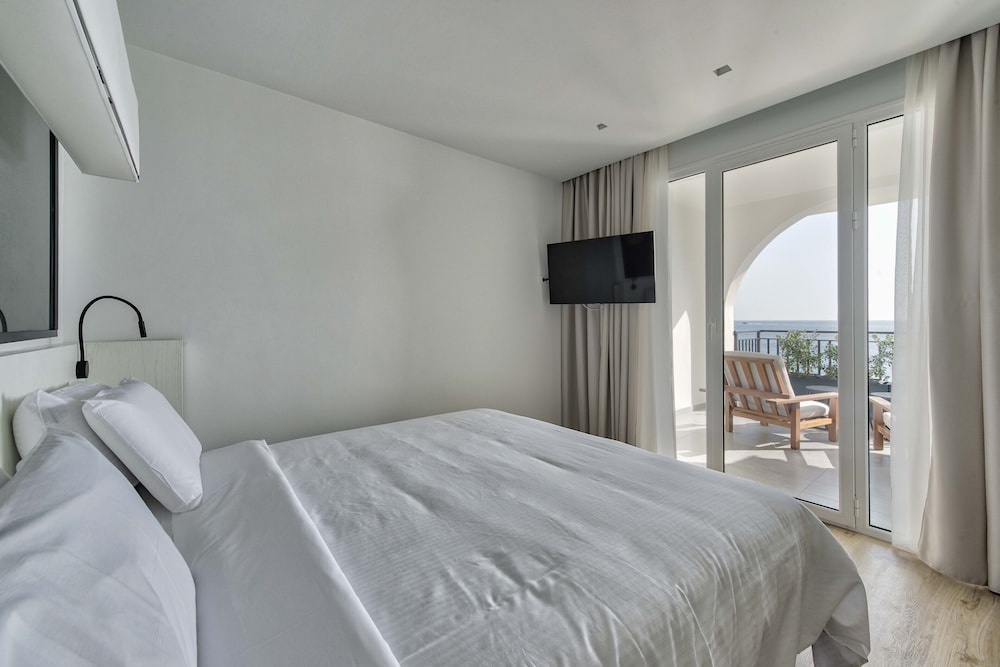 Bitzaro Boutique Hotel — Hotel rooms in Zante Town, Ionian Islands