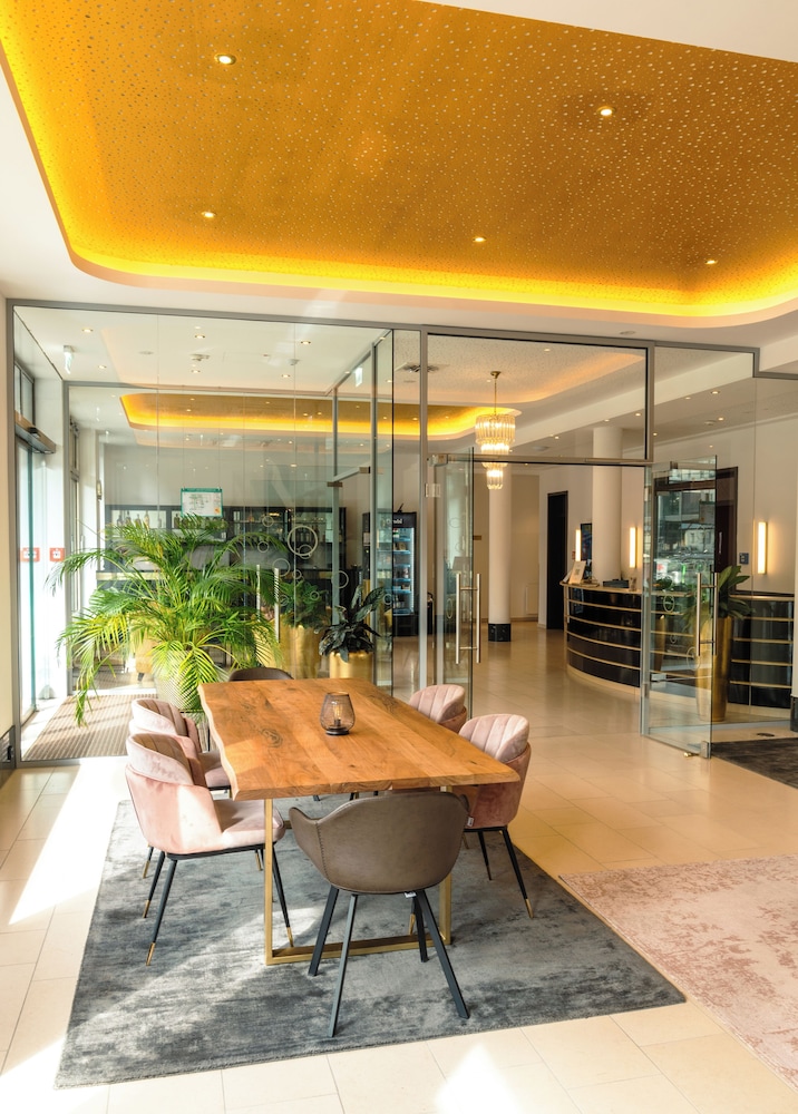 Gold Palais Hotel — Hotel building in Berlin, Berlin