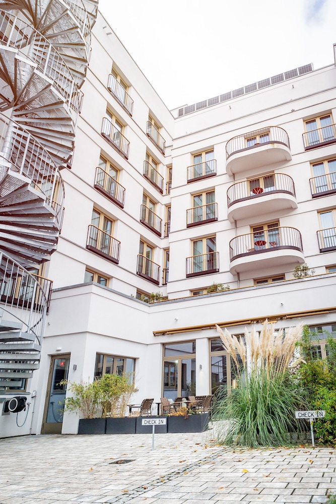Gold Palais Hotel — Hotel building in Berlin, Berlin