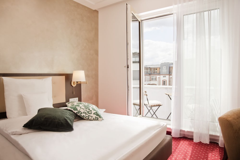 Gold Palais Hotel — Hotel rooms in Berlin, Berlin