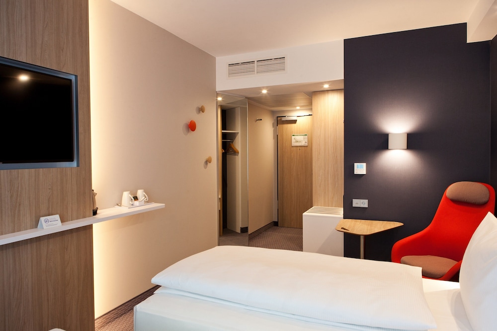 Holiday Inn Express Munich - Olympiapark by IHG — Hotel rooms in Munich, Bavaria