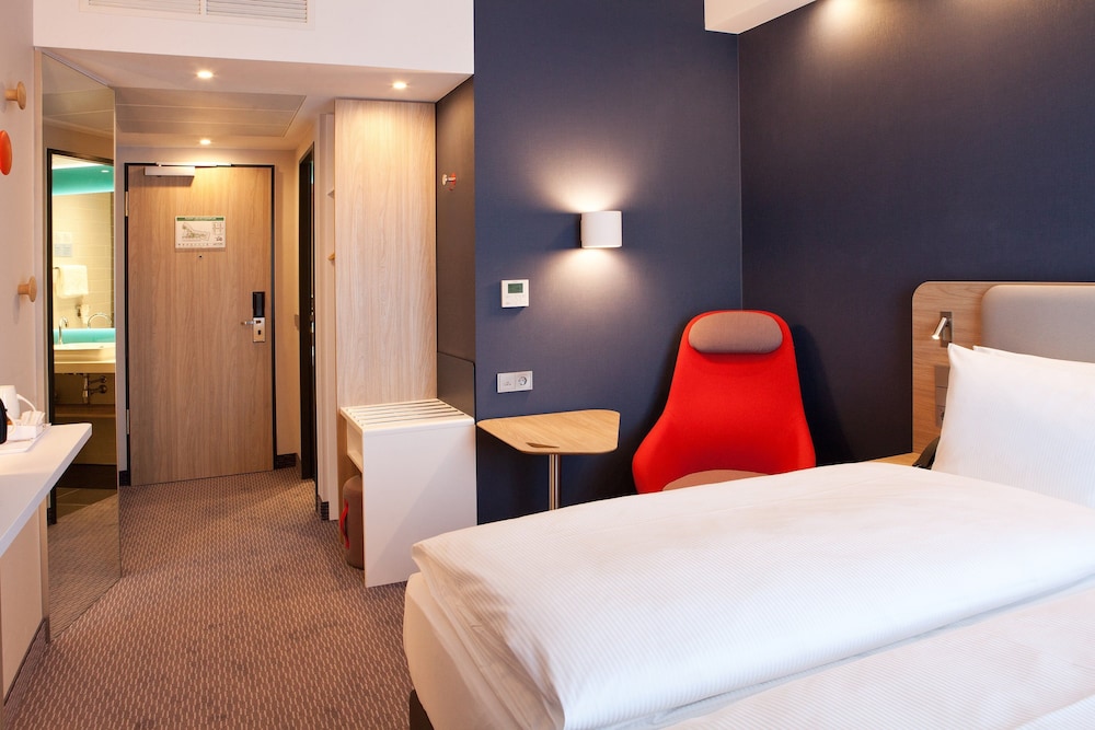 Holiday Inn Express Munich - Olympiapark by IHG — Hotel rooms in Munich, Bavaria
