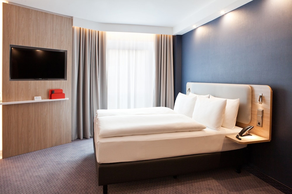 Holiday Inn Express Munich - Olympiapark by IHG — Hotel rooms in Munich, Bavaria