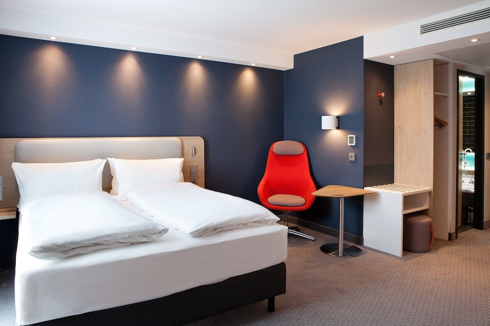 Holiday Inn Express Munich - Olympiapark by IHG — Hotel rooms in Munich, Bavaria