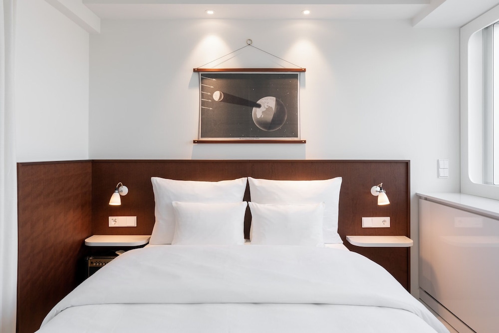 Ruby Luna Hotel Dusseldorf by IHG — Hotel rooms in Düsseldorf, North Rhine-Westphalia
