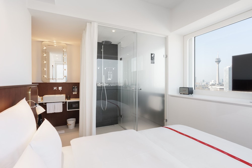 Ruby Luna Hotel Dusseldorf by IHG — Hotel rooms in Düsseldorf, North Rhine-Westphalia